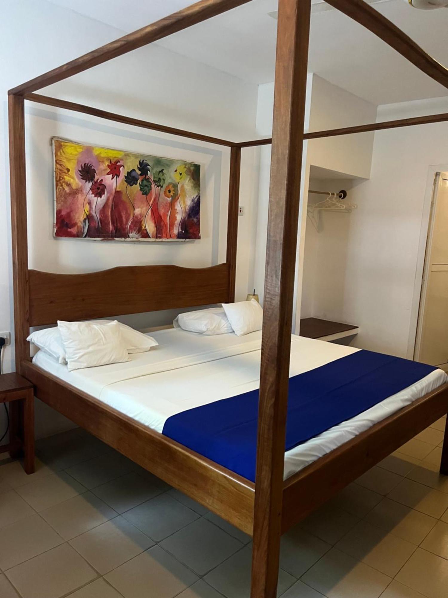 27 Cafe Airport Hotel